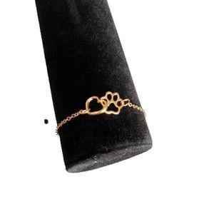 Gold plates paw heart necklace